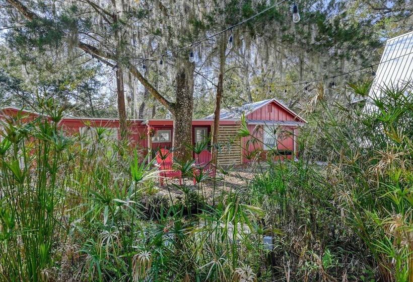 Little Palm Hideaway Cottage
