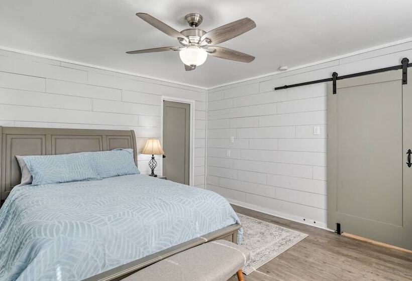 Little Palm Hideaway Cottage