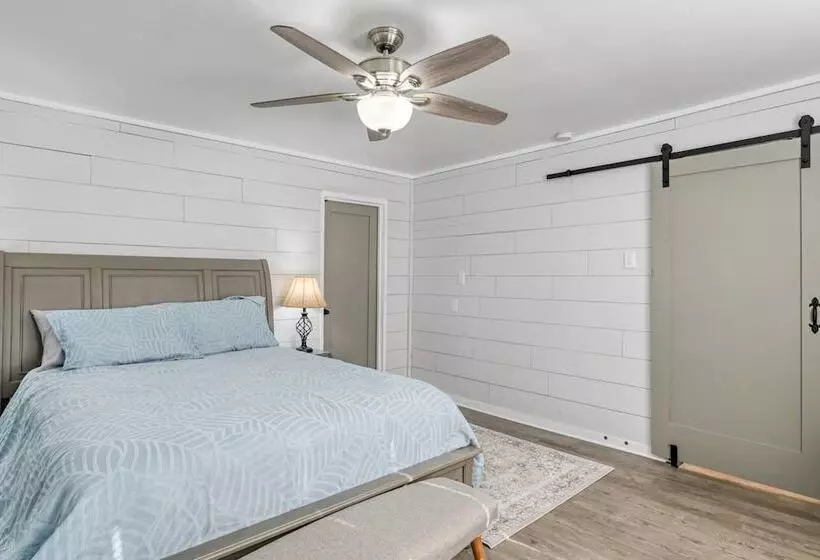 Little Palm Hideaway Cottage
