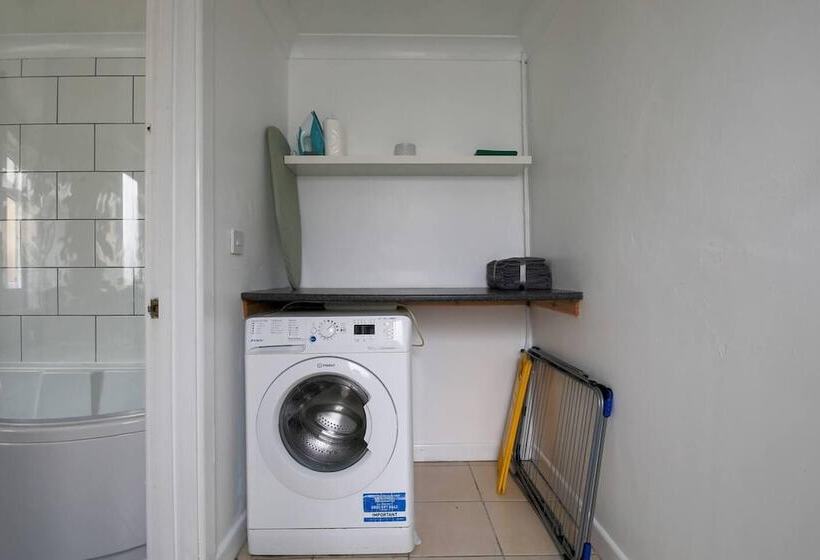 דירת נופש 3 Bed House In Cardiff With Sky Tv & Twin Beds