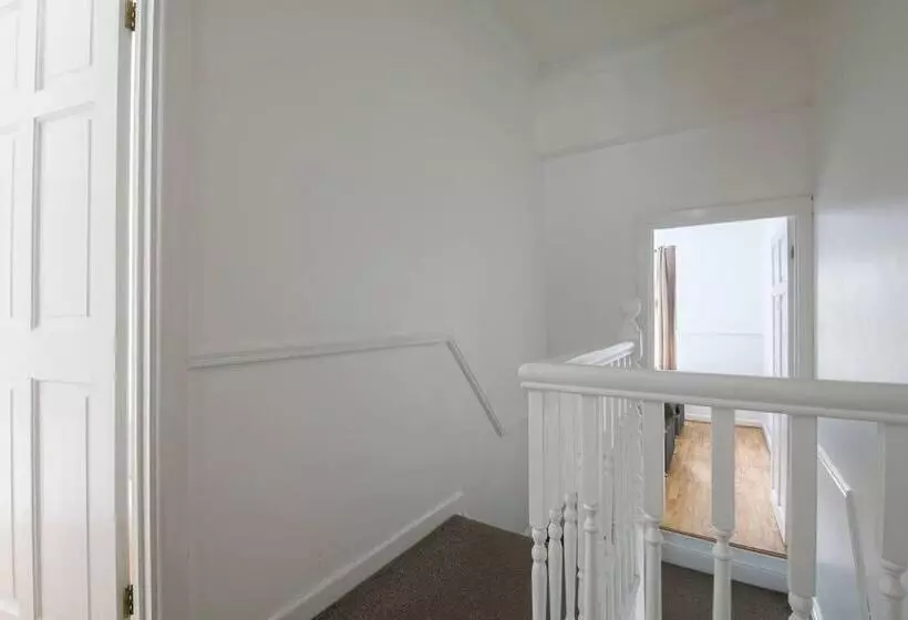 レジデンス 3 Bed House In Cardiff With Sky Tv & Twin Beds