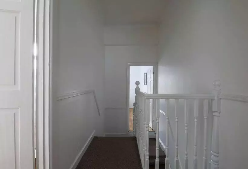 レジデンス 3 Bed House In Cardiff With Sky Tv & Twin Beds