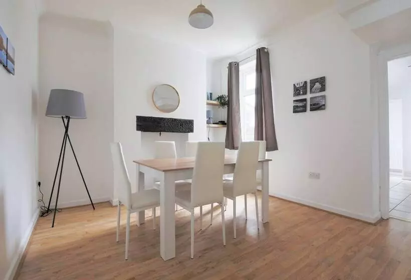 レジデンス 3 Bed House In Cardiff With Sky Tv & Twin Beds