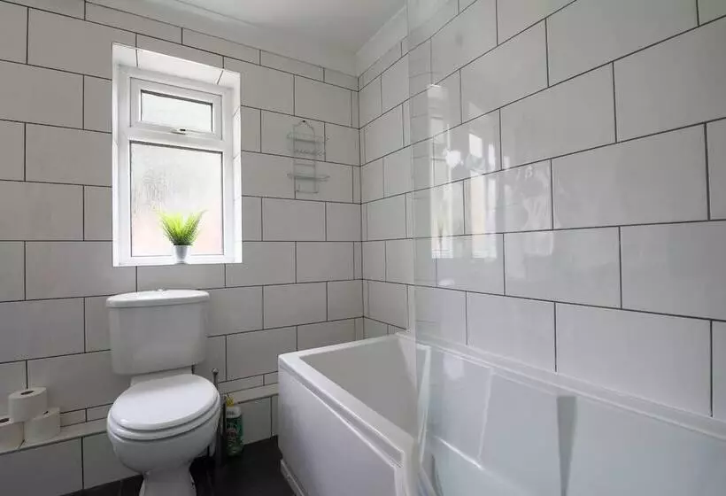 レジデンス 3 Bed House In Cardiff With Sky Tv & Twin Beds