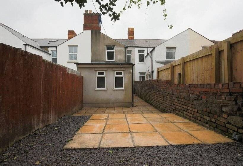 דירת נופש 3 Bed House In Cardiff With Sky Tv & Twin Beds