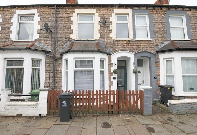 דירת נופש 3 Bed House In Cardiff With Sky Tv & Twin Beds