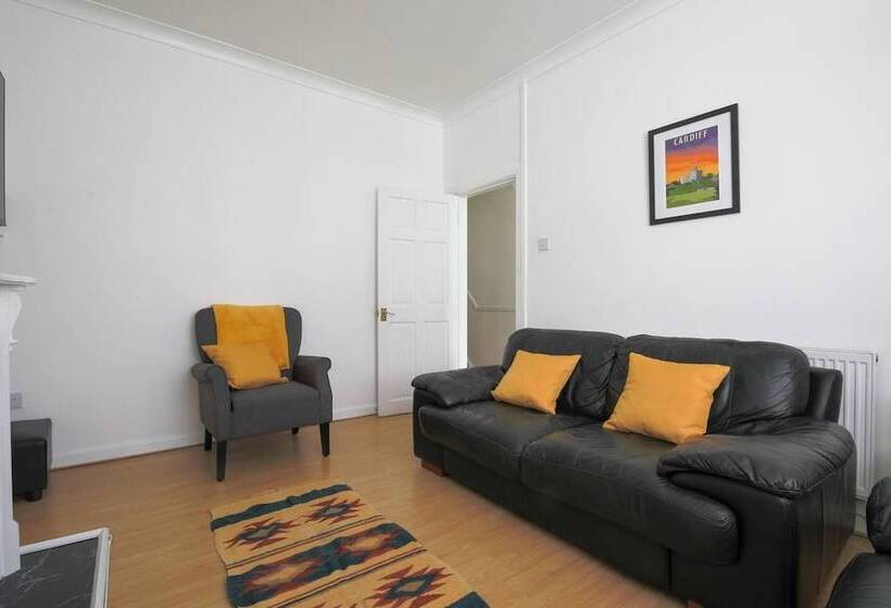 דירת נופש 3 Bed House In Cardiff With Sky Tv & Twin Beds