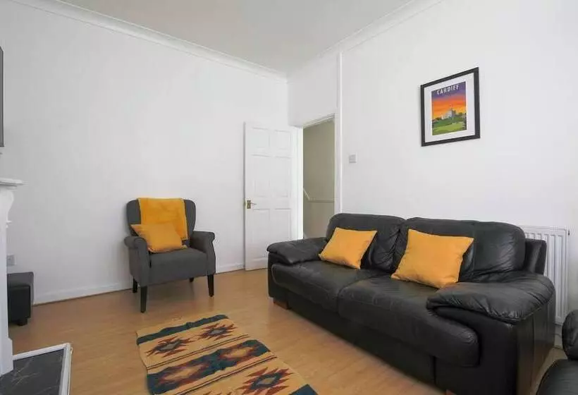 レジデンス 3 Bed House In Cardiff With Sky Tv & Twin Beds