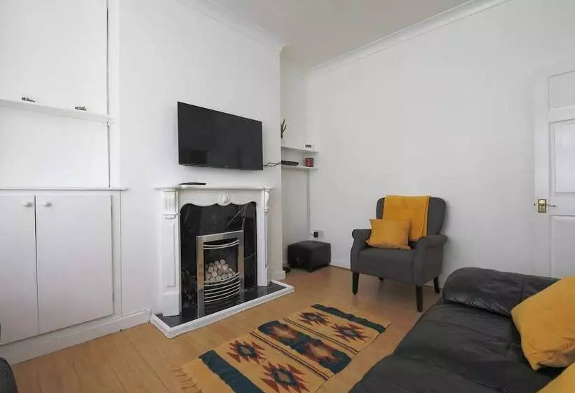 レジデンス 3 Bed House In Cardiff With Sky Tv & Twin Beds
