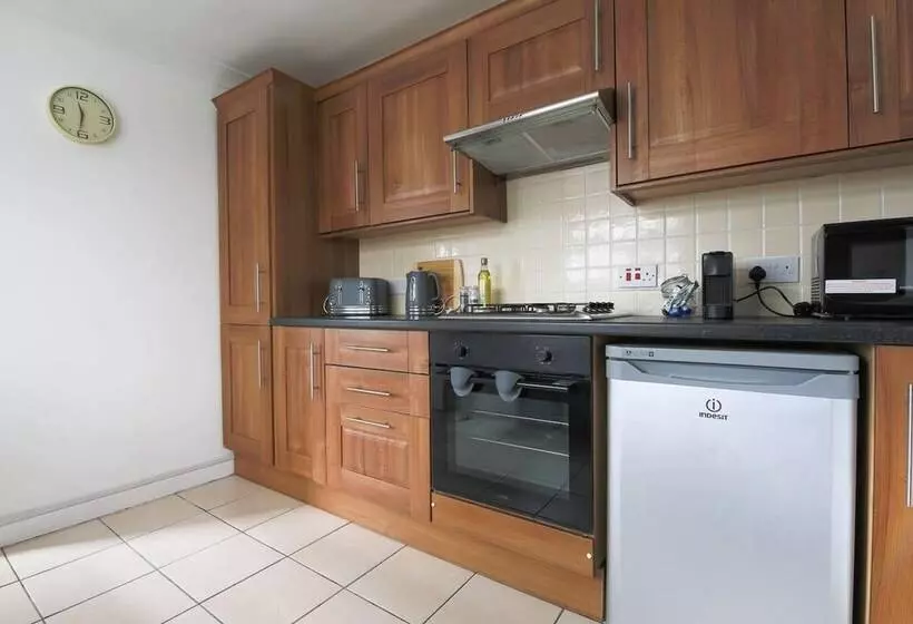 レジデンス 3 Bed House In Cardiff With Sky Tv & Twin Beds
