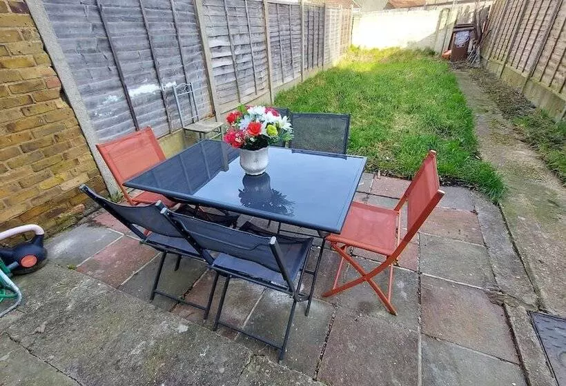 レジデンス Ravensdale Villa  Ideal For Longer Stays In Kent