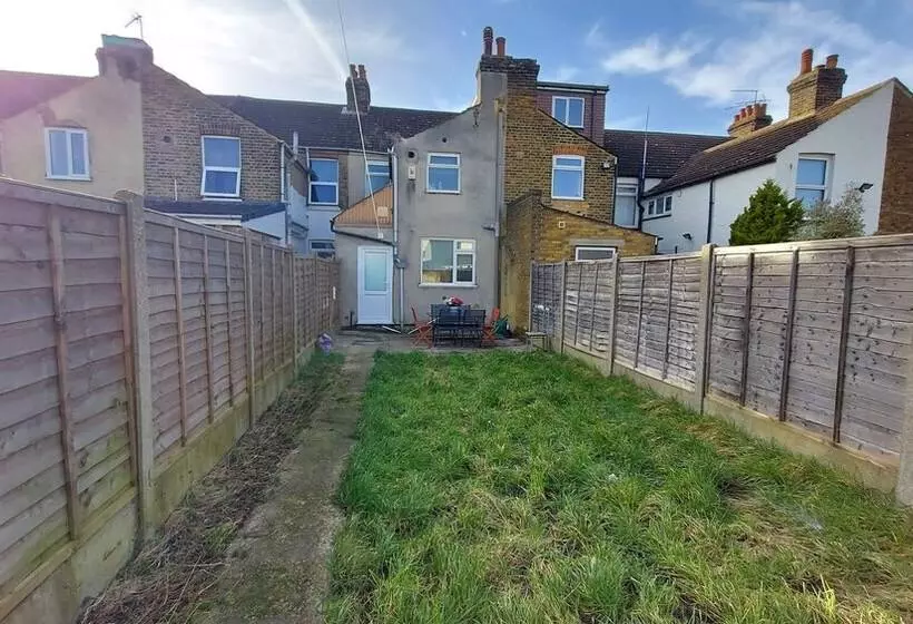 レジデンス Ravensdale Villa  Ideal For Longer Stays In Kent