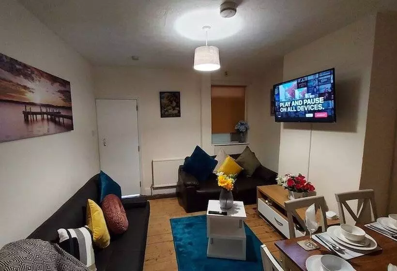 レジデンス Ravensdale Villa  Ideal For Longer Stays In Kent