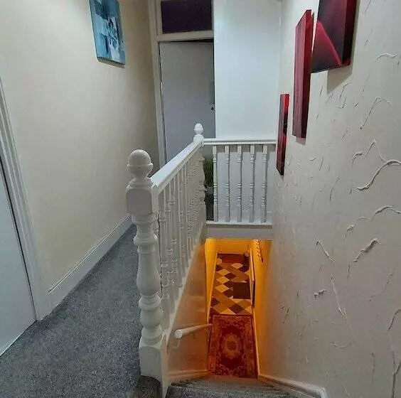 レジデンス Ravensdale Villa  Ideal For Longer Stays In Kent