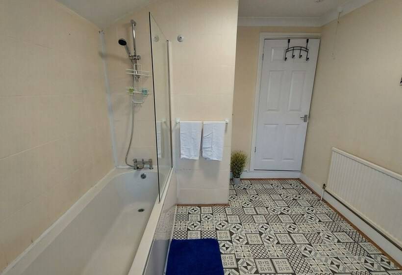 Residência Ravensdale Villa  Ideal For Longer Stays In Kent