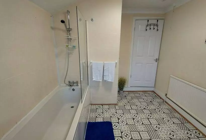 レジデンス Ravensdale Villa  Ideal For Longer Stays In Kent