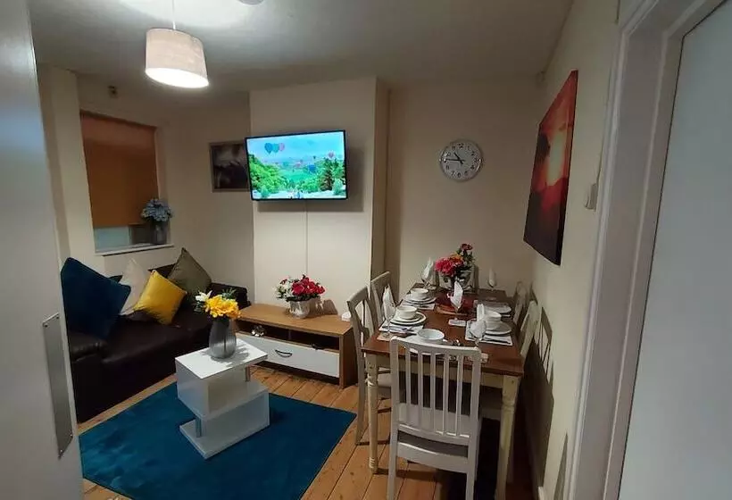 レジデンス Ravensdale Villa  Ideal For Longer Stays In Kent