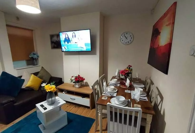 レジデンス Ravensdale Villa  Ideal For Longer Stays In Kent