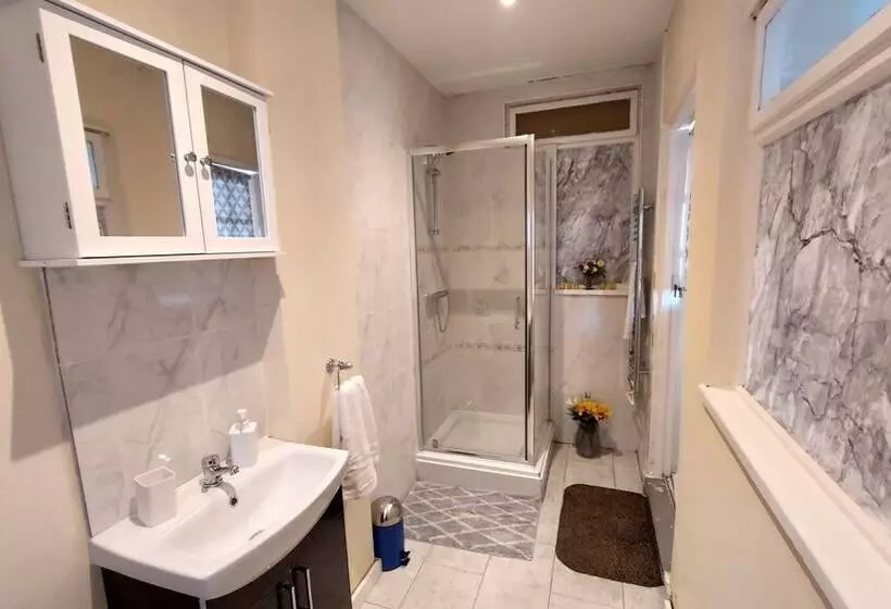 レジデンス Ravensdale Villa  Ideal For Longer Stays In Kent