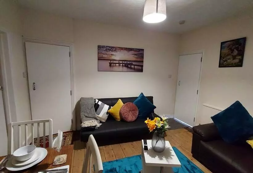 レジデンス Ravensdale Villa  Ideal For Longer Stays In Kent