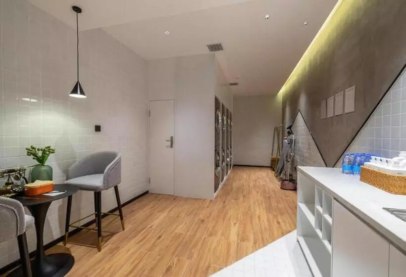 Atour Hotel Dongguan Fenggang