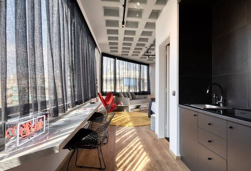 ペンション Koniama Acropolis