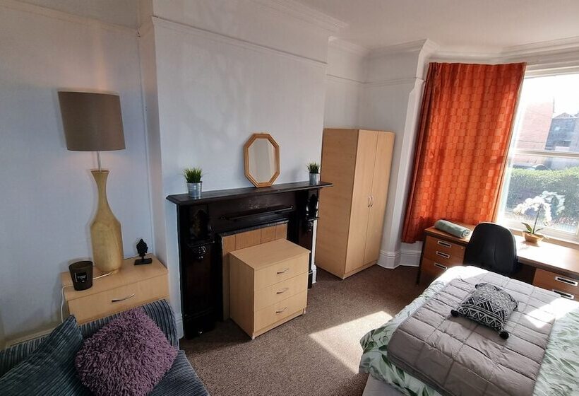 Residens Spacious 4 Bed House Great Location Coventry