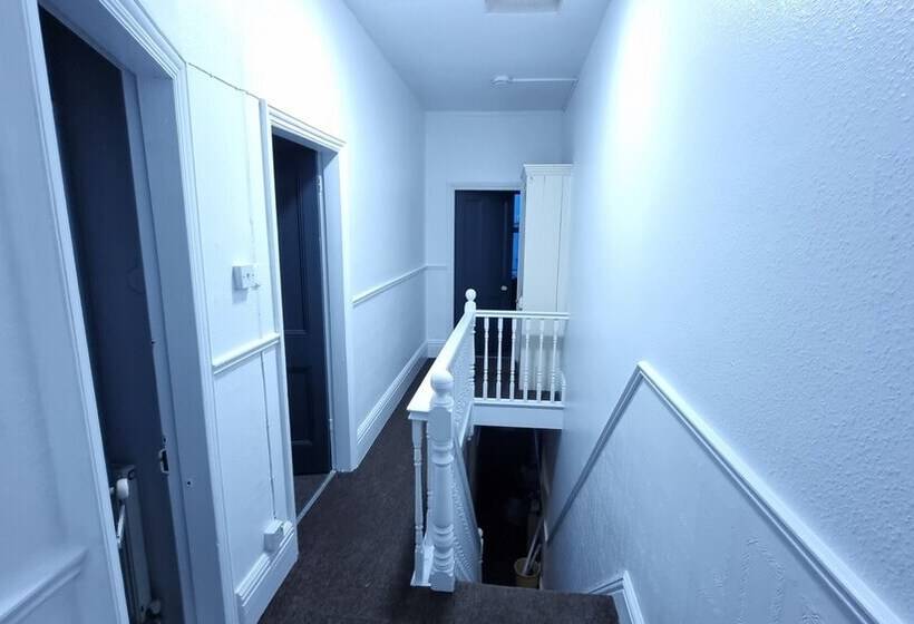 Residens Spacious 4 Bed House Great Location Coventry