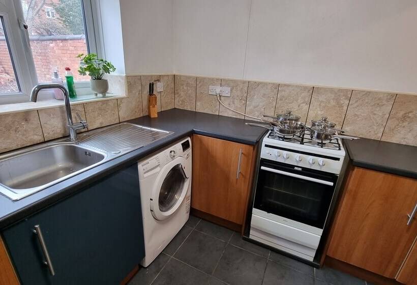 Residens Spacious 4 Bed House Great Location Coventry