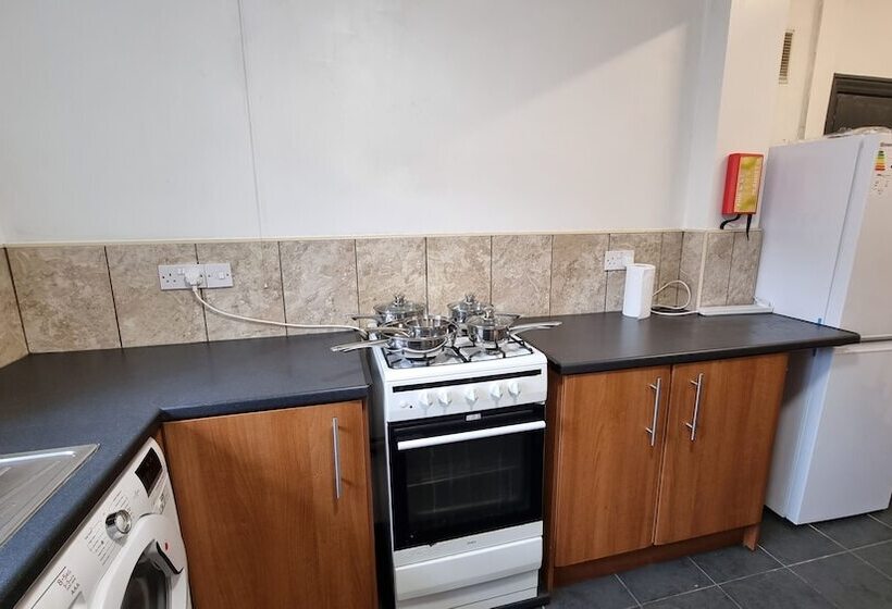 Residens Spacious 4 Bed House Great Location Coventry