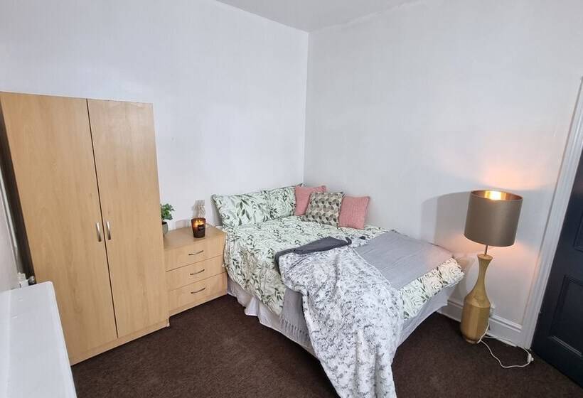 Residens Spacious 4 Bed House Great Location Coventry