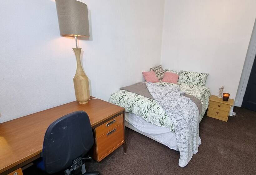 Residens Spacious 4 Bed House Great Location Coventry