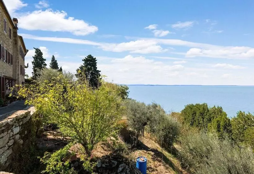 Romantic Cottage In San Feliciano With Garden