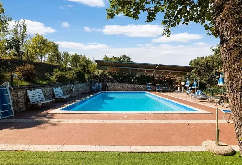 Romantic Cottage In San Feliciano With Garden