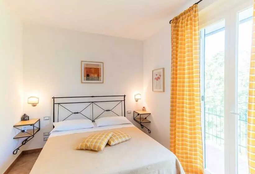 Romantic Cottage In San Feliciano With Garden