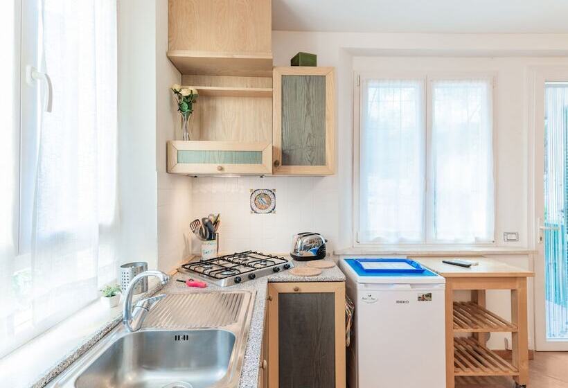 Romantic Cottage In San Feliciano With Garden