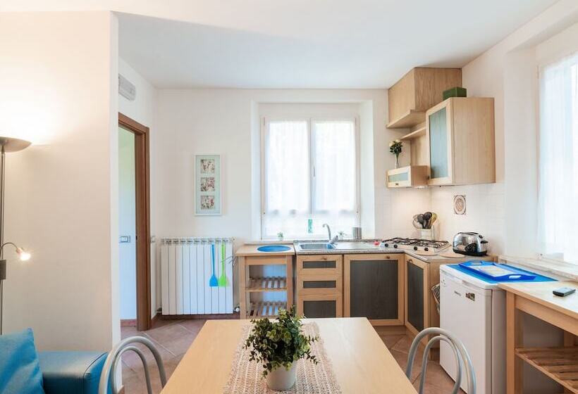 Romantic Cottage In San Feliciano With Garden