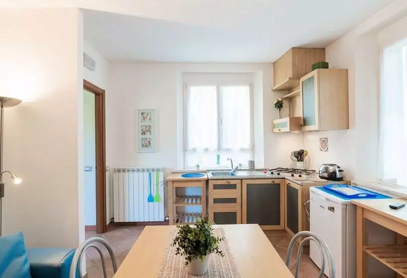 Romantic Cottage In San Feliciano With Garden