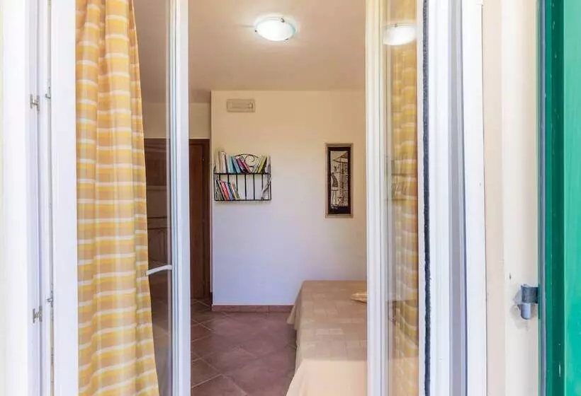 Romantic Cottage In San Feliciano With Garden