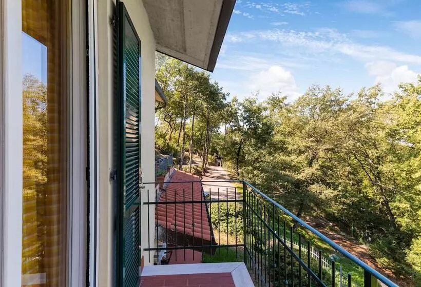 Romantic Cottage In San Feliciano With Garden