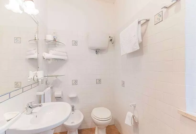 Romantic Cottage In San Feliciano With Garden