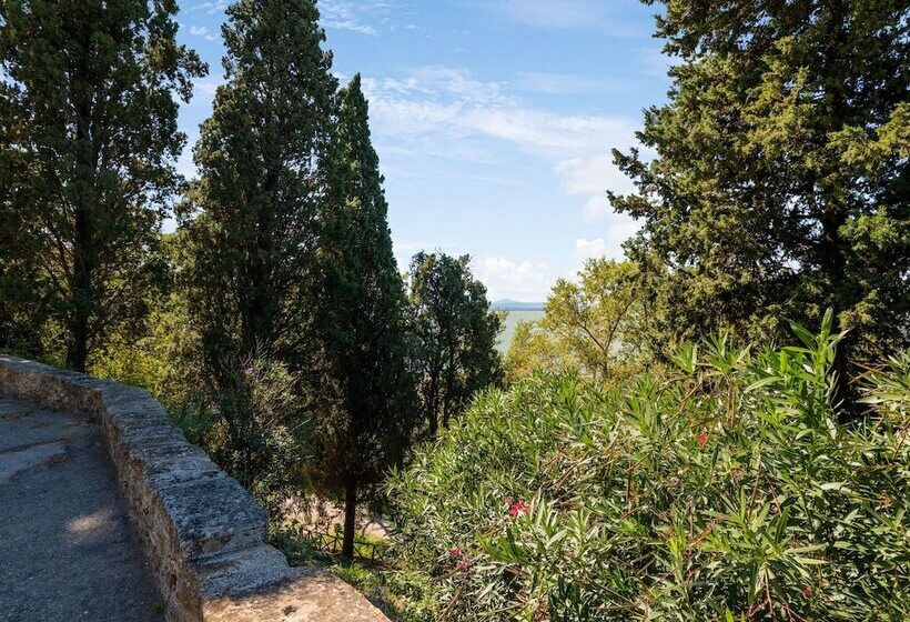 Romantic Cottage In San Feliciano With Garden