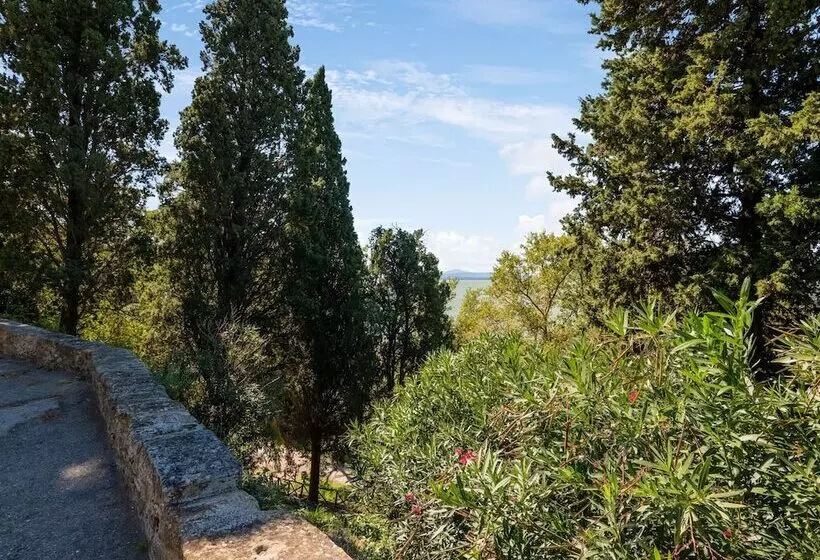 Romantic Cottage In San Feliciano With Garden