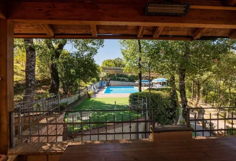 Romantic Cottage In San Feliciano With Garden