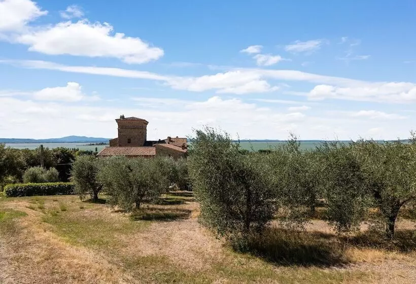 Romantic Cottage In San Feliciano With Garden