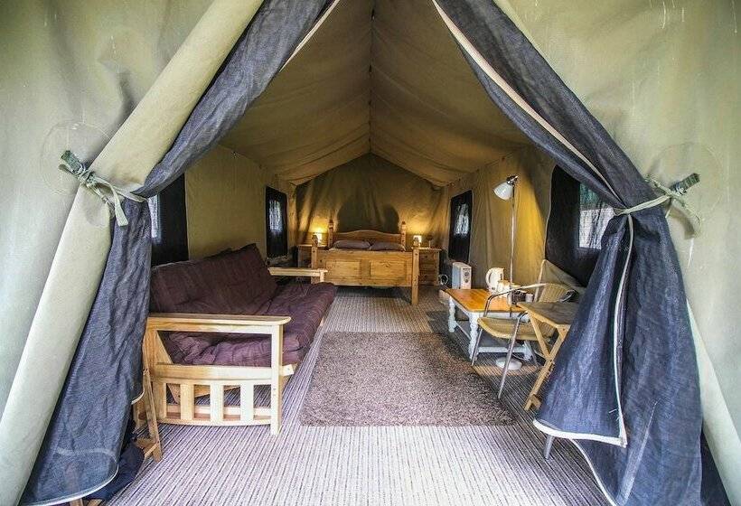 Hotel Pinewood At Port Lympne Reserve