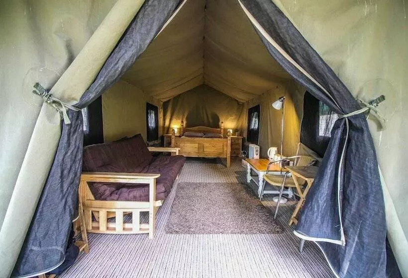 Hotelli Pinewood   At Port Lympne Reserve