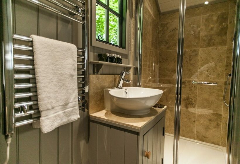 Hotel Pinewood At Port Lympne Reserve