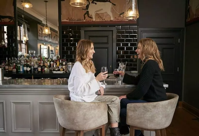 Hotelli Pinewood   At Port Lympne Reserve