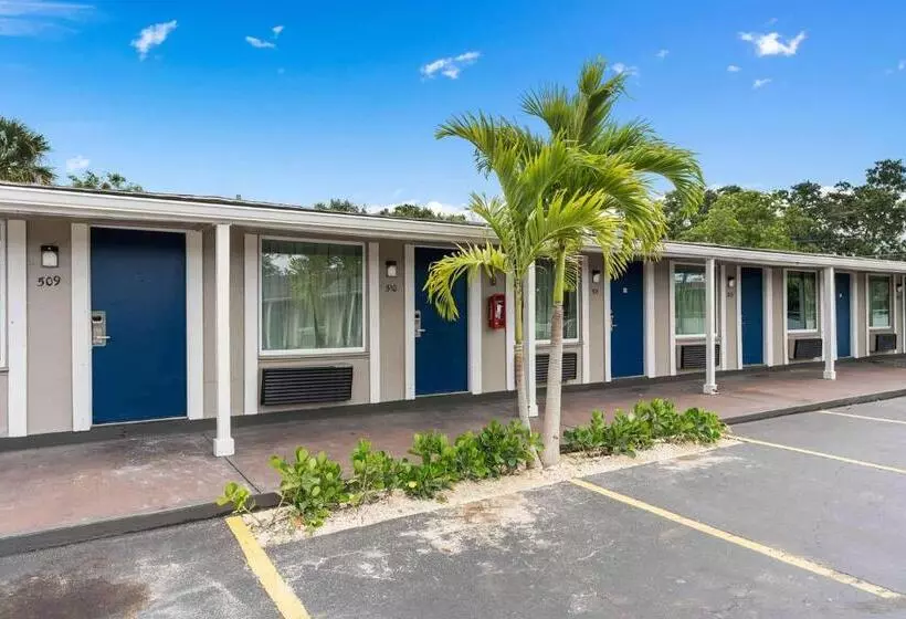 Hotelli Travelodge By Wyndham Kissimmee/orlando